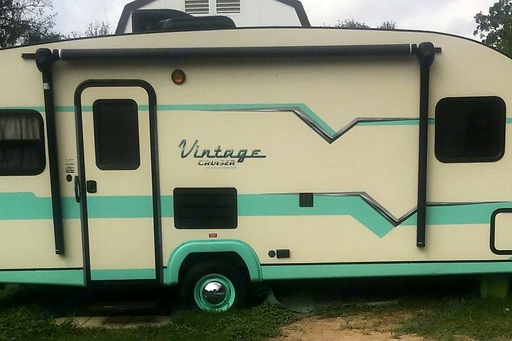 2017 Gulf Stream 19ERD Vintage Cruiser Travel Trailer for rent in Bastrop, TX
