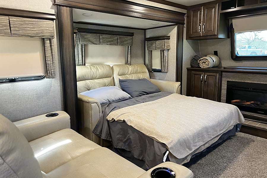 Photo 4 - 2019 Keystone Fifth Wheel rental photo 6