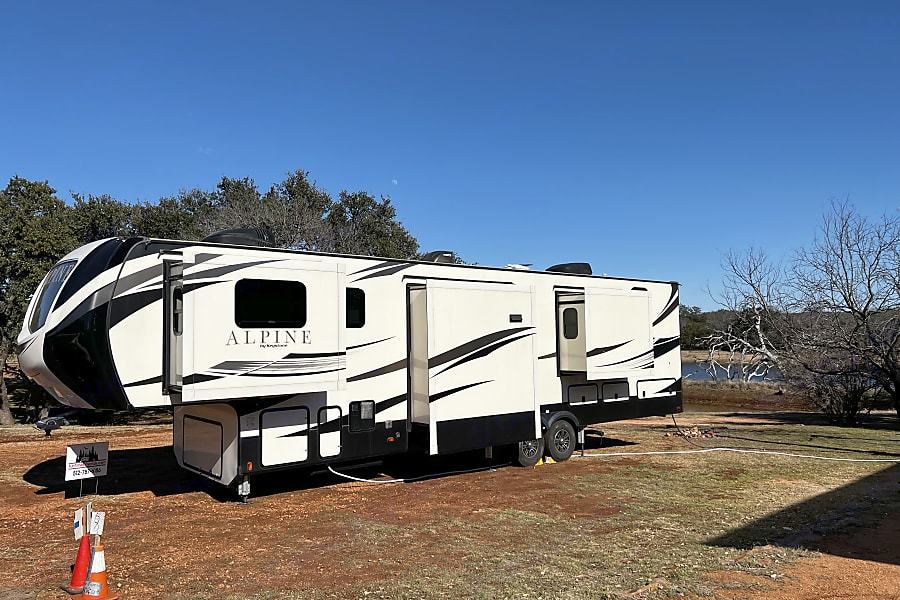 Photo 5 - 2019 Keystone Fifth Wheel rental photo 7