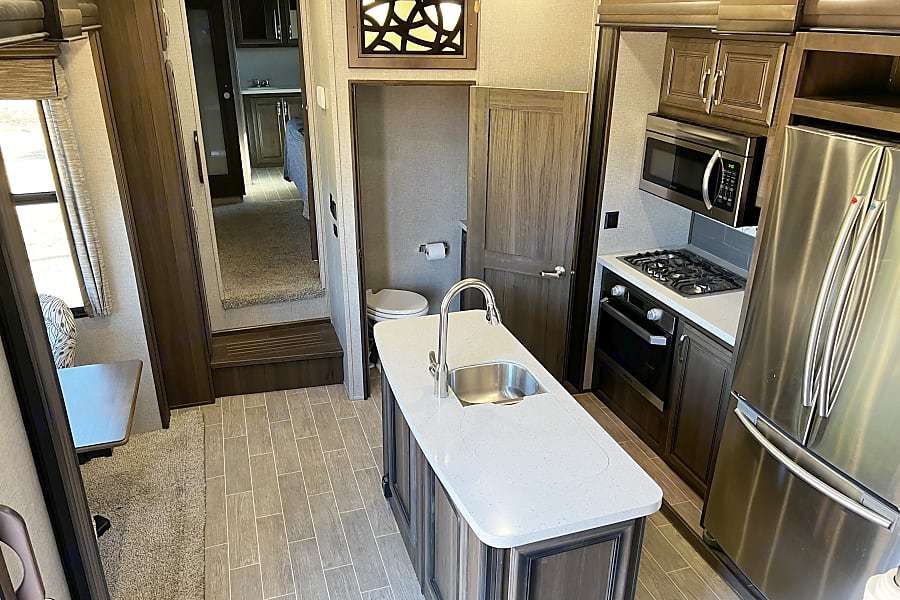 Photo 8 - 2019 Keystone Fifth Wheel rental photo 10