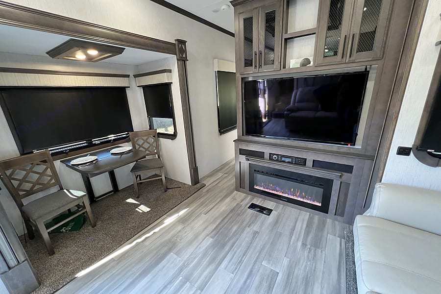 Photo 6 - 2021 HEART LAND Fifth Wheel rental photo 8