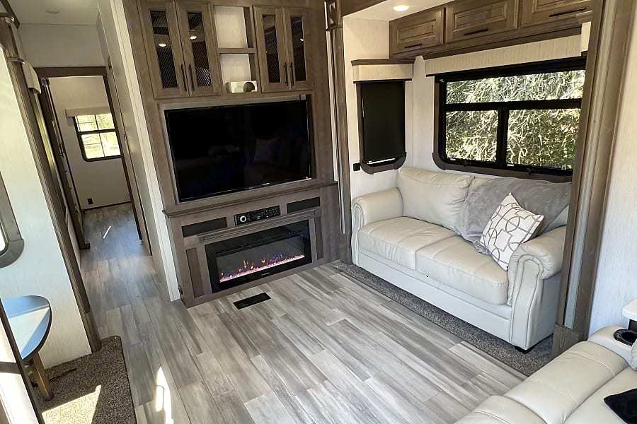Photo 8 - 2021 HEART LAND Fifth Wheel rental photo 10