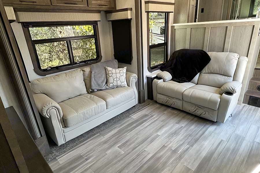 Photo 10 - 2021 HEART LAND Fifth Wheel rental photo 12