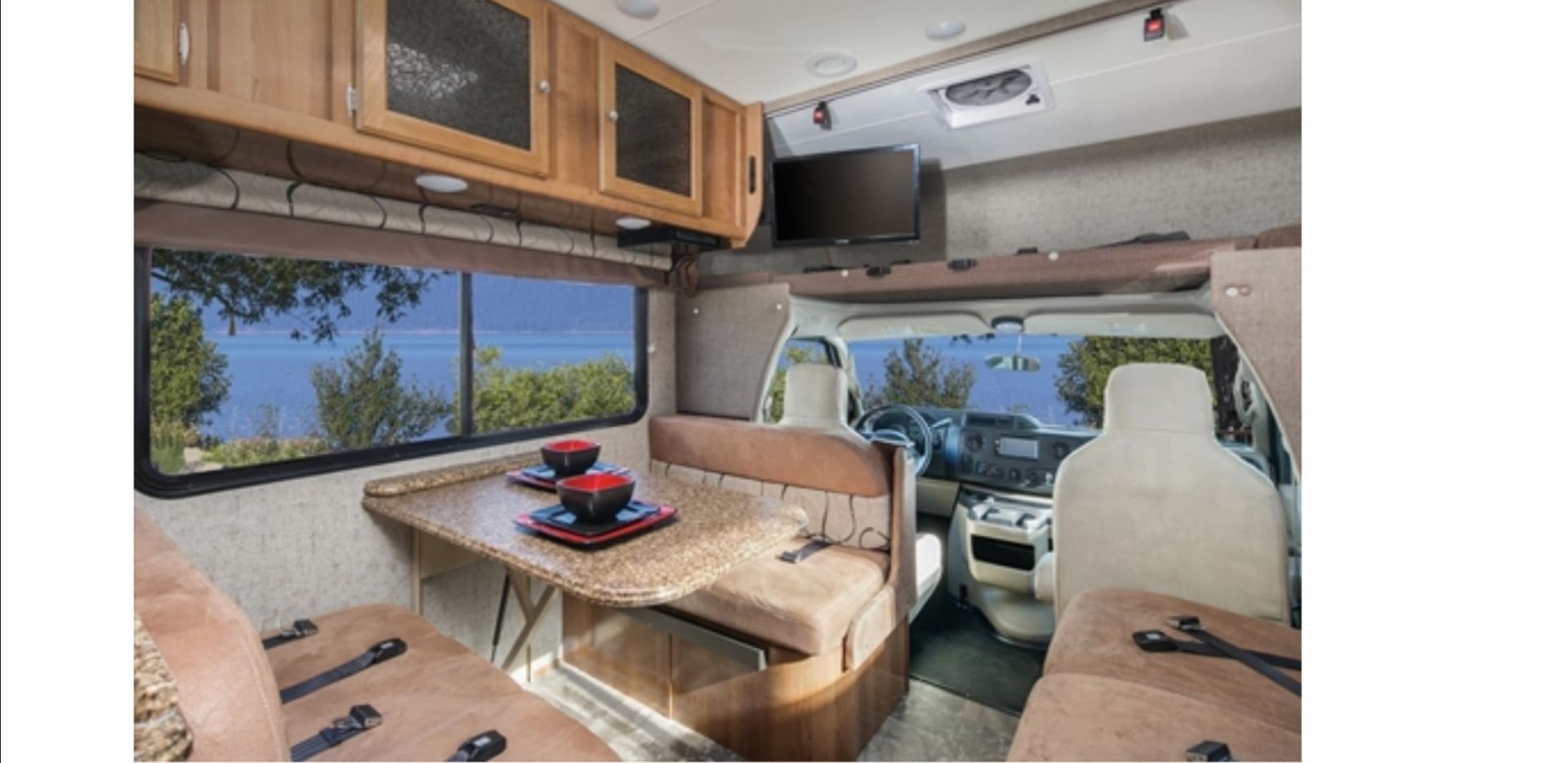 Photo 3 - 2019 Thor Class C Motorhome rental photo 5
