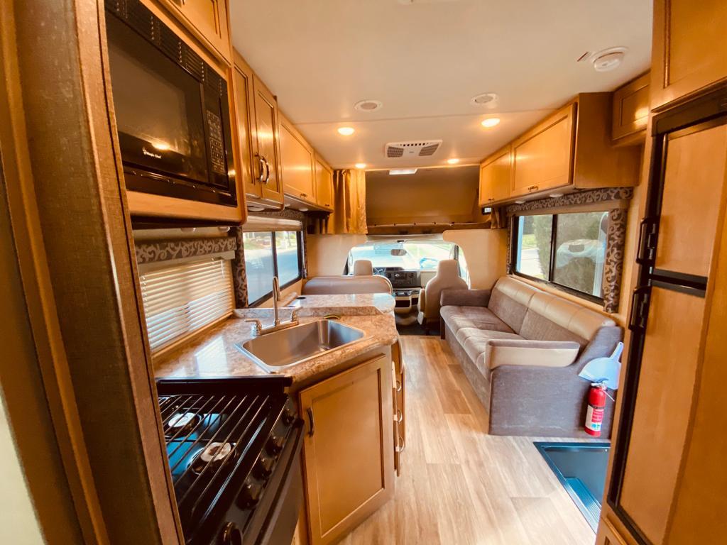 Photo 4 - 2019 Thor Class C Motorhome rental photo 6