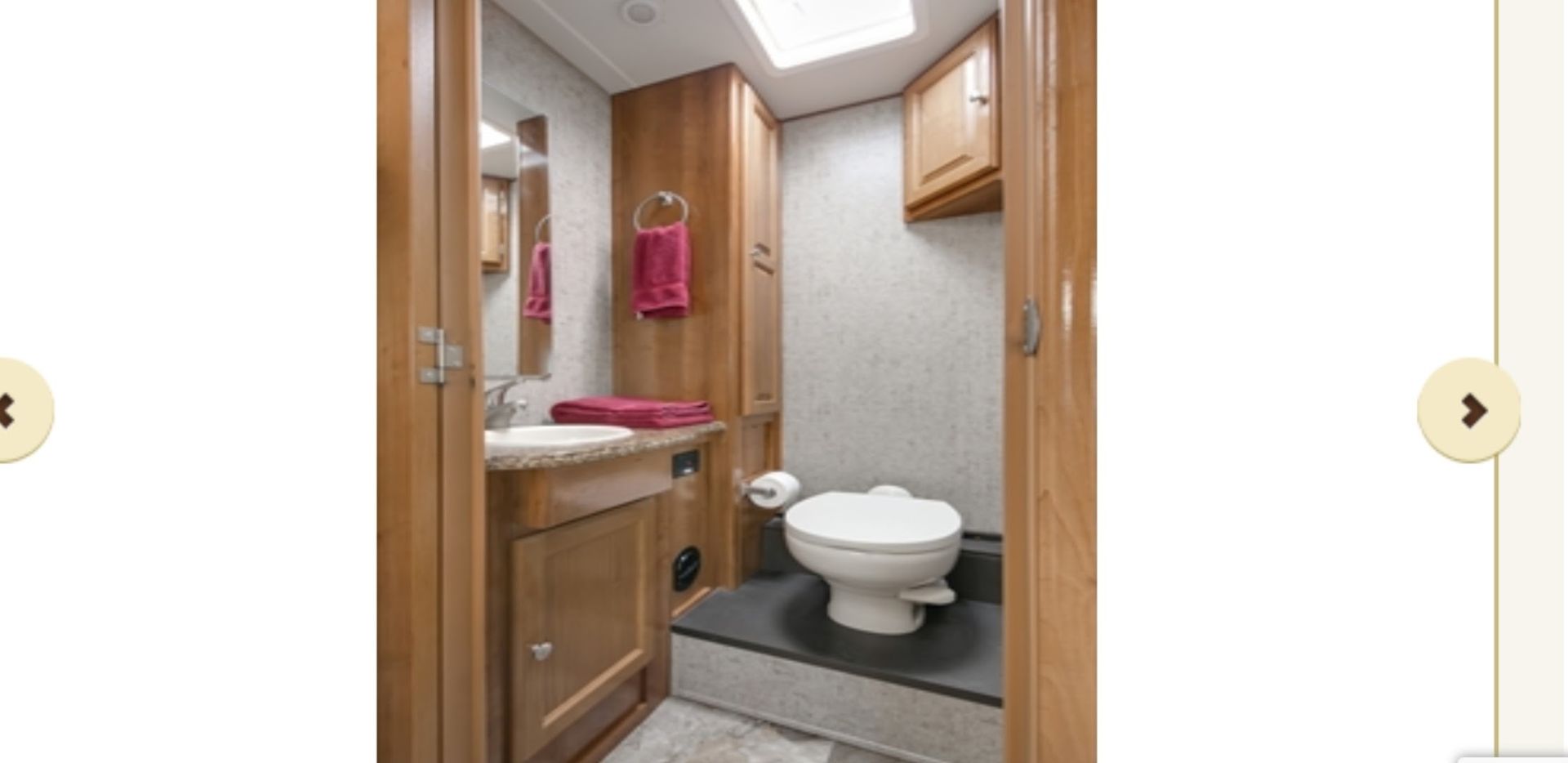 Photo 6 - 2019 Thor Class C Motorhome rental photo 8