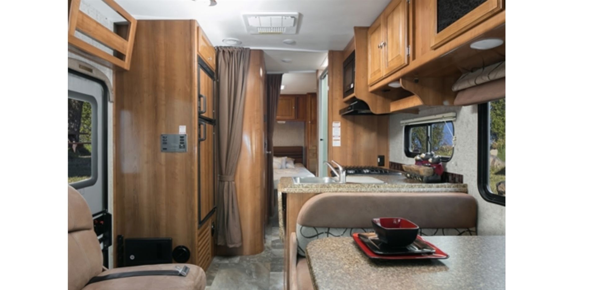 Photo 8 - 2019 Thor Class C Motorhome rental photo 10