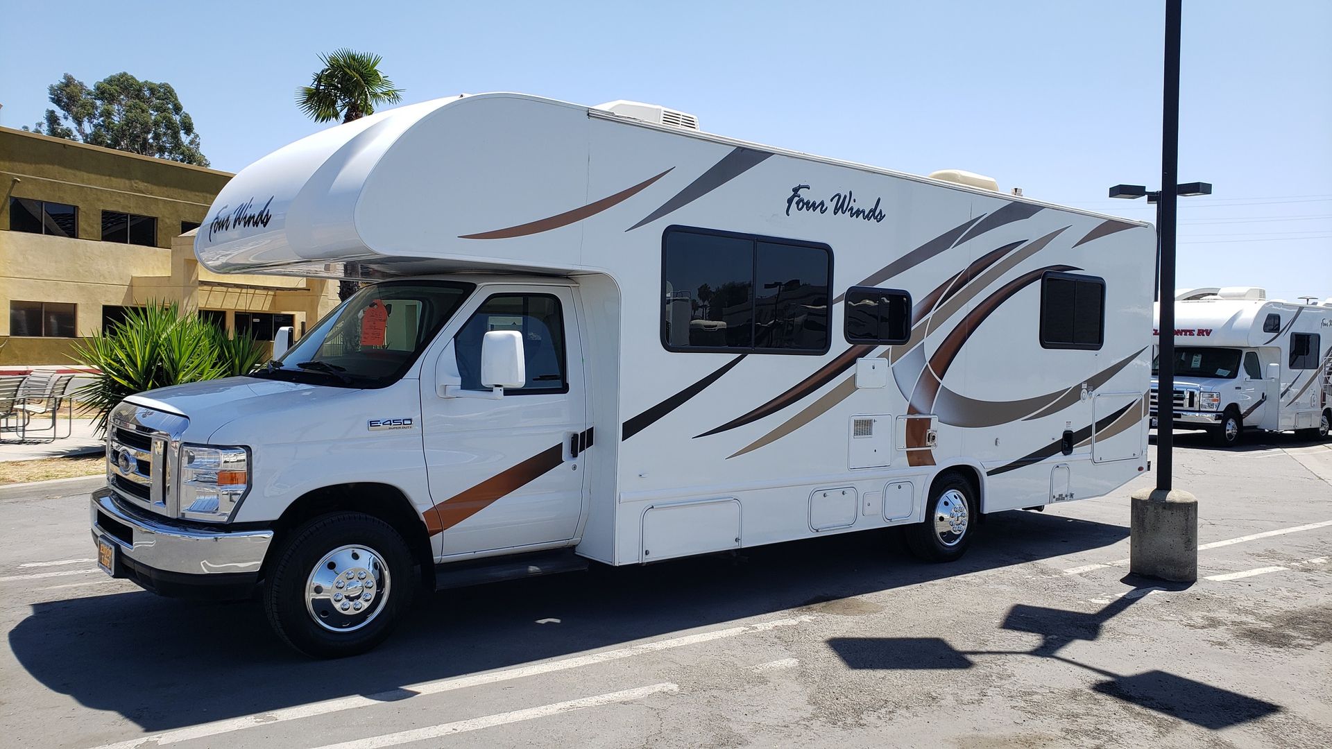 Photo 10 - 2019 Thor Class C Motorhome rental photo 12