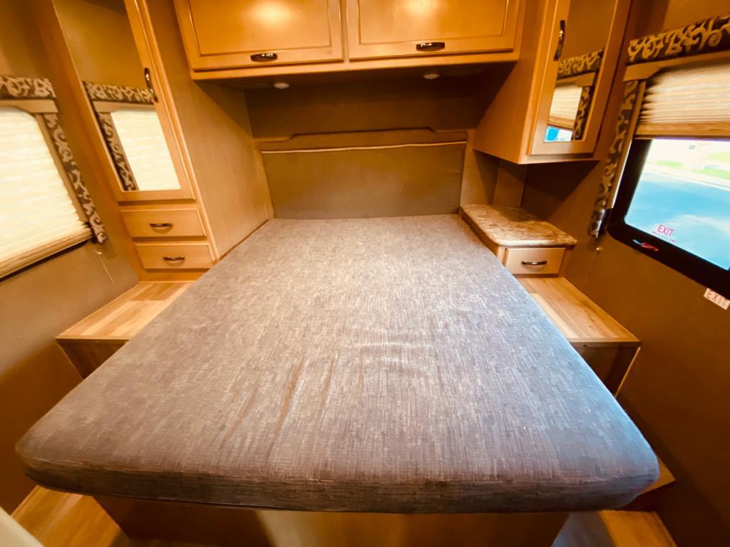 Photo 15 - 2019 Thor Class C Motorhome rental photo 17