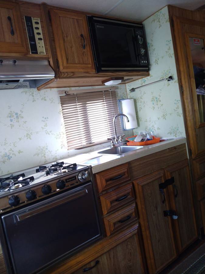 Photo 2 - 1985 Chevrolet Class C Motorhome rental photo 4