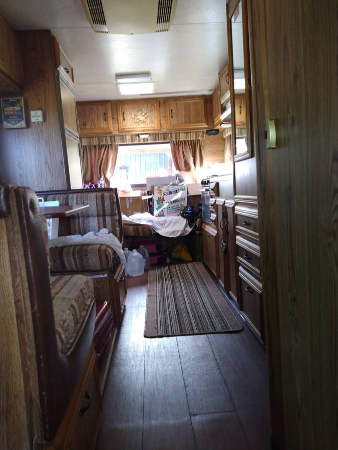 Photo 3 - 1985 Chevrolet Class C Motorhome rental photo 5
