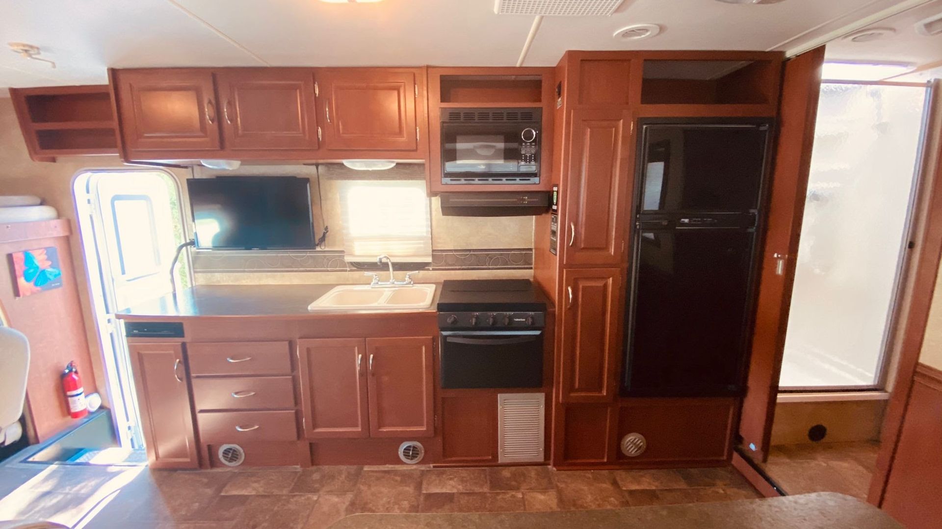 Photo 10 - 2015 Winnebago Industries, Inc. Class C Motorhome rental photo 12