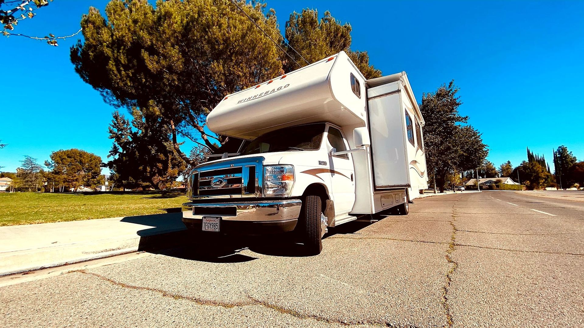 Photo 22 - 2015 Winnebago Industries, Inc. Class C Motorhome rental photo 24