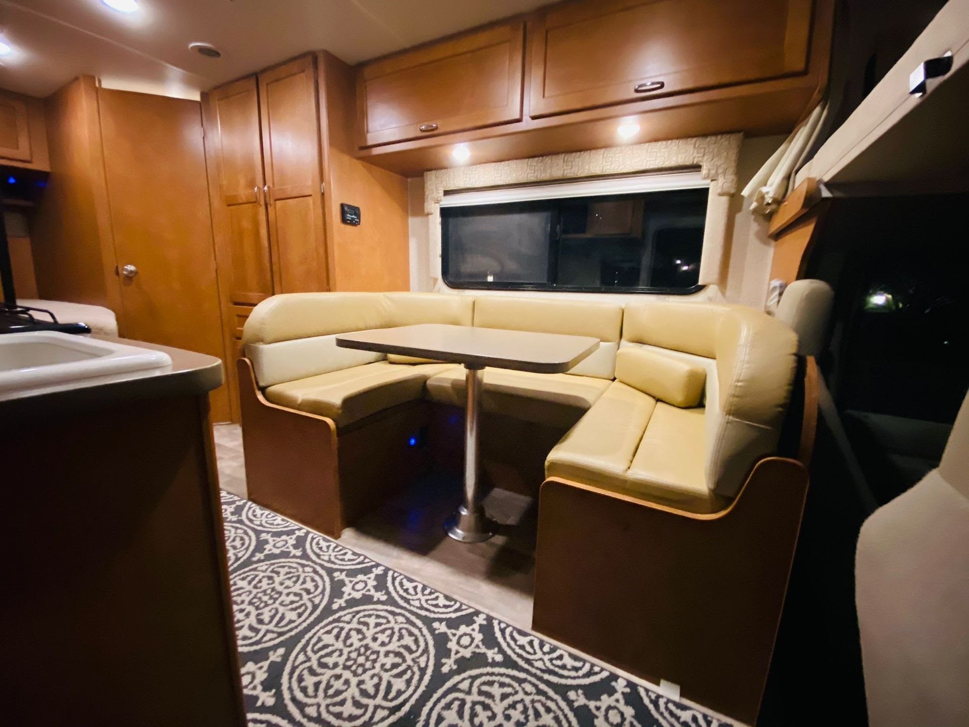 Photo 6 - 2017 Winnebago Industries, Inc. Class C Motorhome rental photo 8