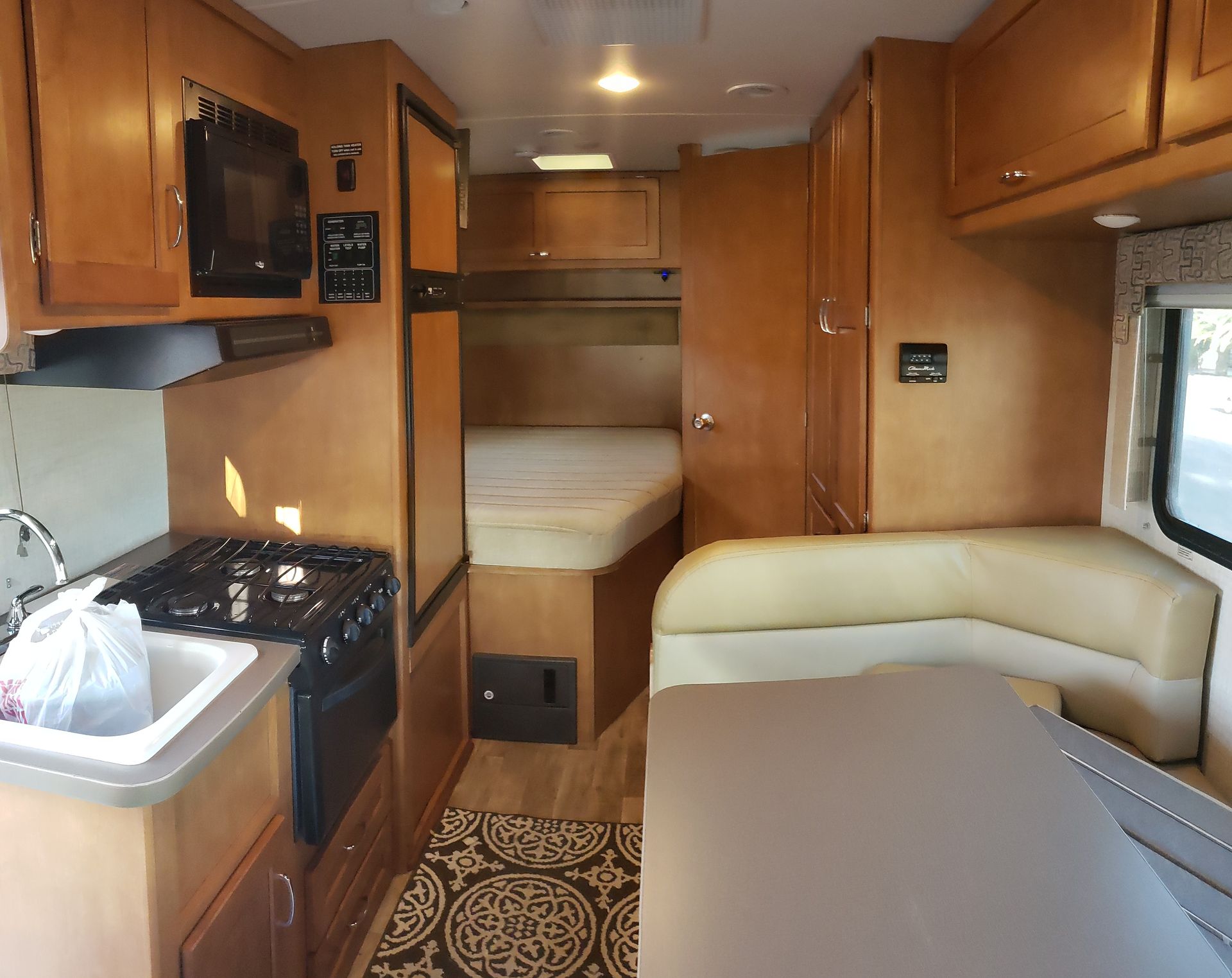 Photo 9 - 2017 Winnebago Industries, Inc. Class C Motorhome rental photo 11