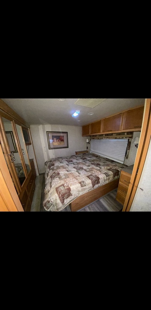 Photo 7 - 2007 Winnebago Industries, Inc. Class A Motorhome rental photo 9