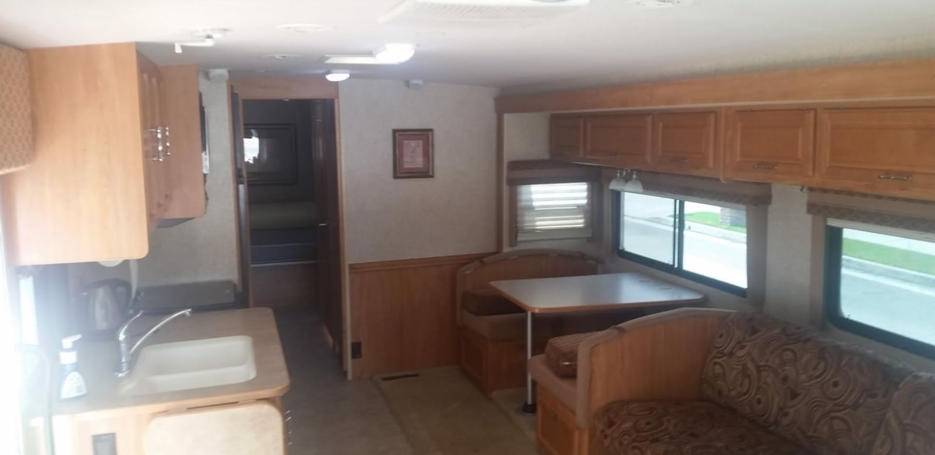 Photo 8 - 2007 Winnebago Industries, Inc. Class A Motorhome rental photo 10