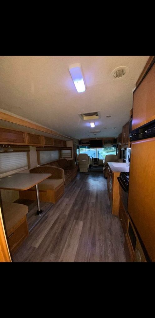 Photo 16 - 2007 Winnebago Industries, Inc. Class A Motorhome rental photo 18
