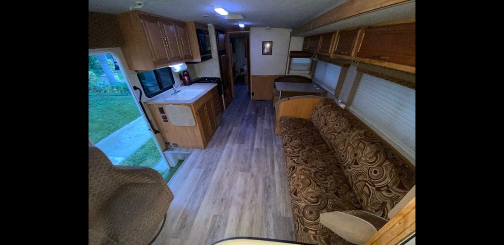 Photo 20 - 2007 Winnebago Industries, Inc. Class A Motorhome rental photo 22