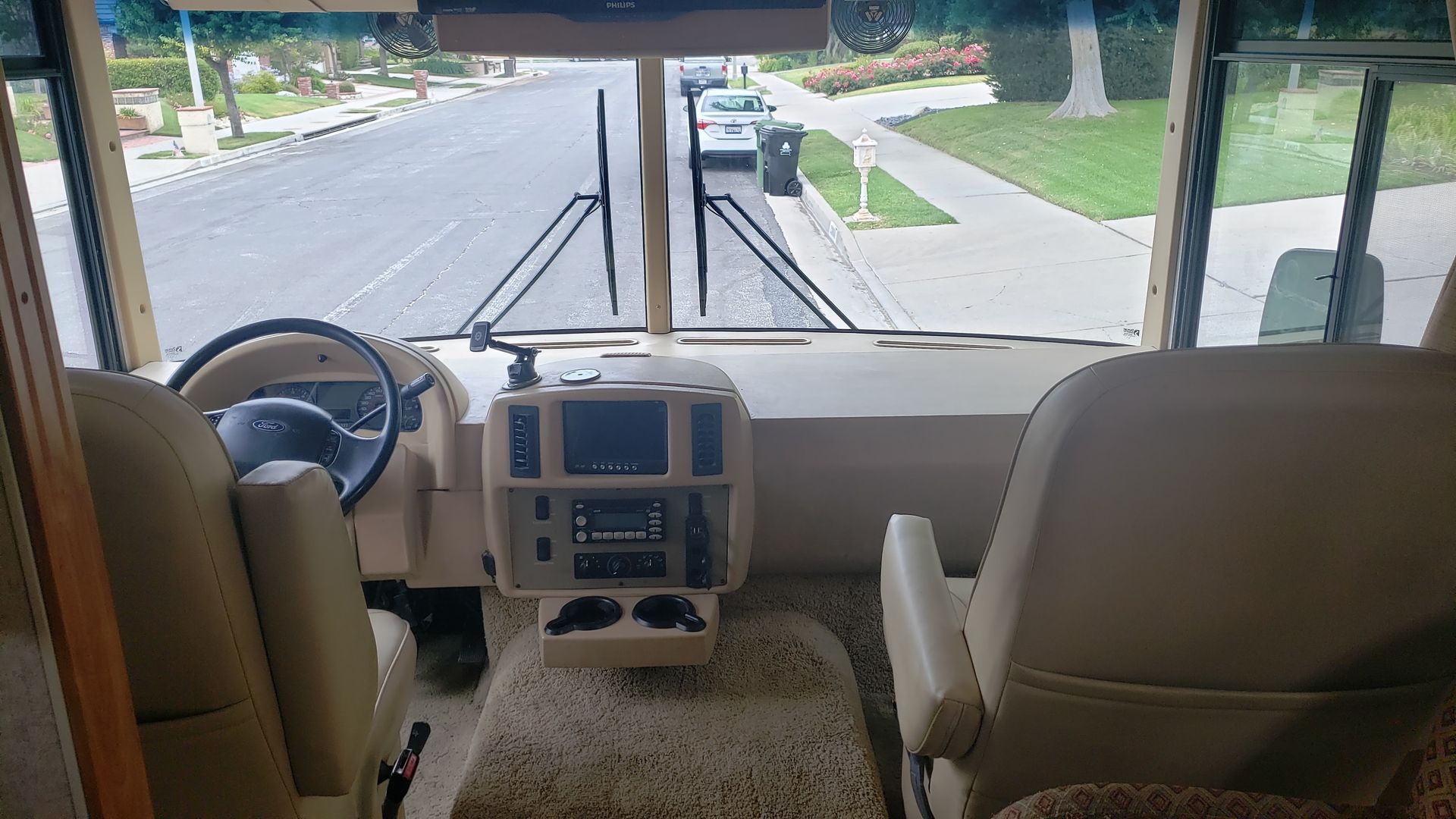 Photo 31 - 2007 Winnebago Industries, Inc. Class A Motorhome rental photo 33