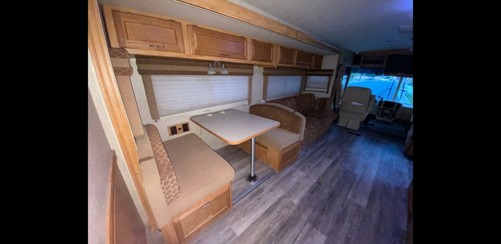 Photo 36 - 2007 Winnebago Industries, Inc. Class A Motorhome rental photo 38