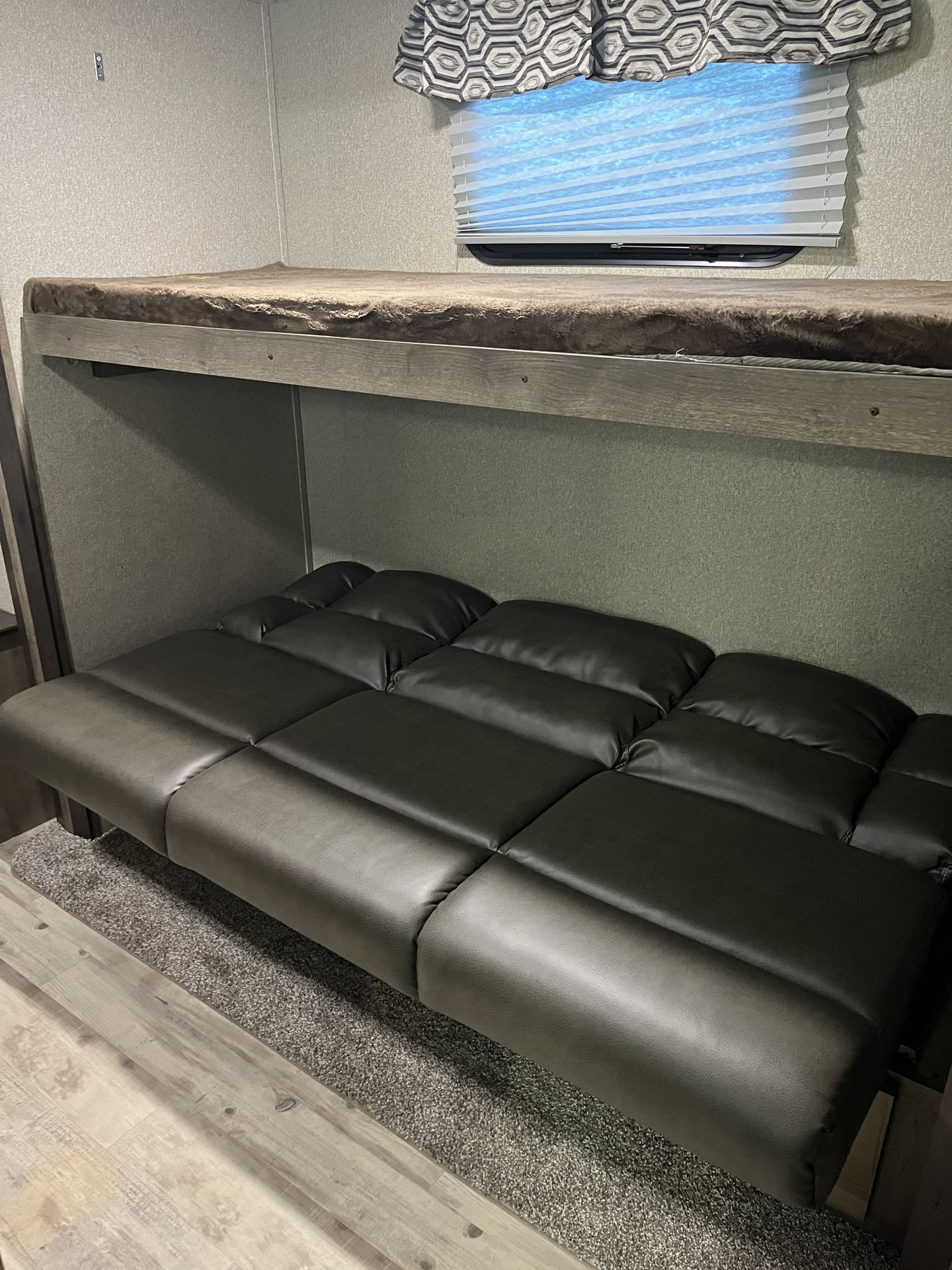 Photo 3 - 2019 Keystone Fifth Wheel rental photo 5