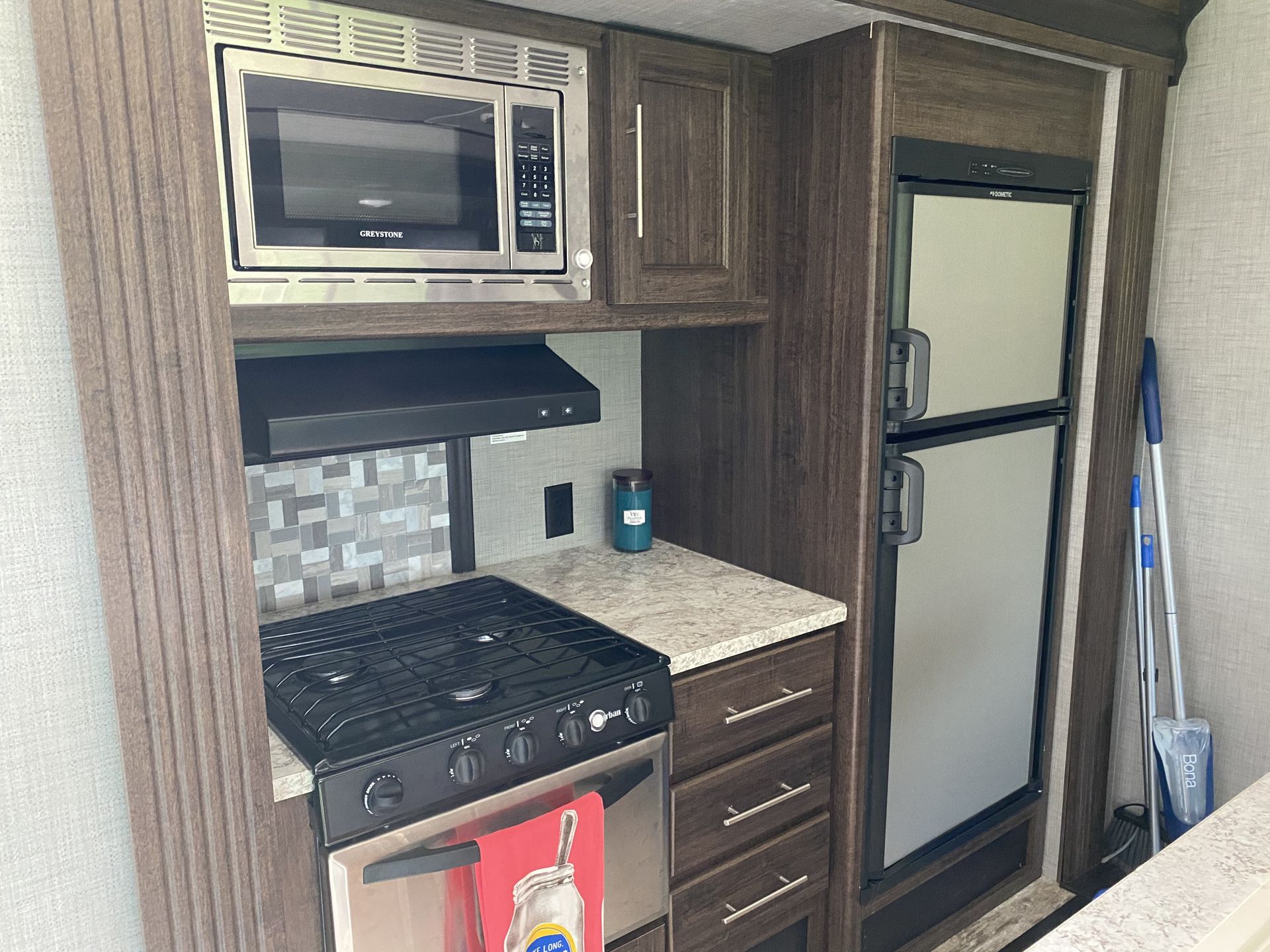 Photo 7 - 2018 CROSS ROADS Travel Trailer rental photo 9