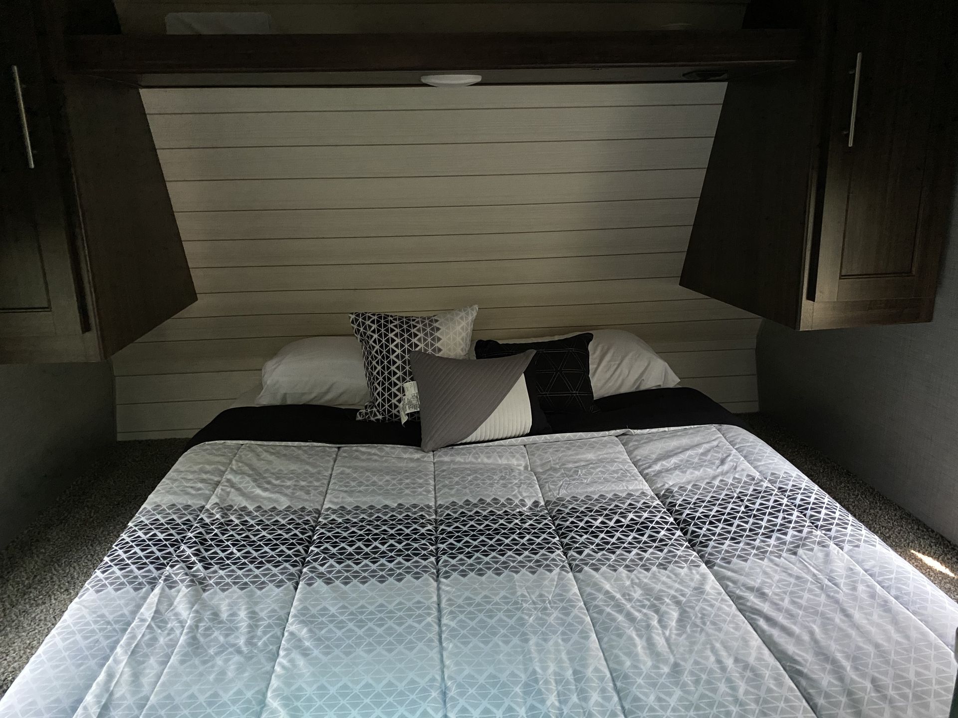 Photo 11 - 2018 CROSS ROADS Travel Trailer rental photo 13