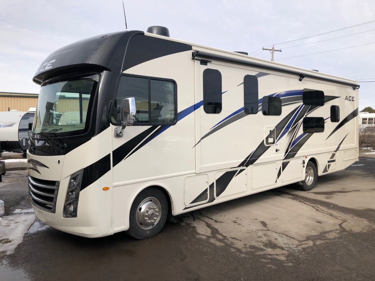 Photo 10 - 2022 Thor Class A Motorhome rental photo 12