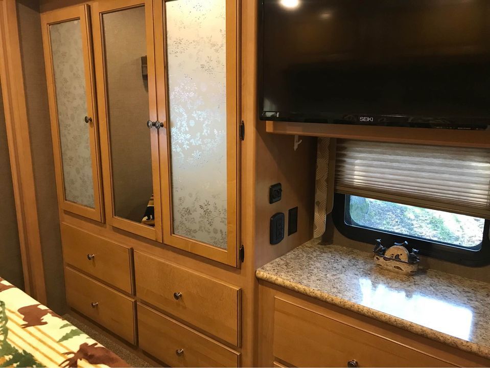 Photo 4 - 2017 Thor Class A Motorhome rental photo 6