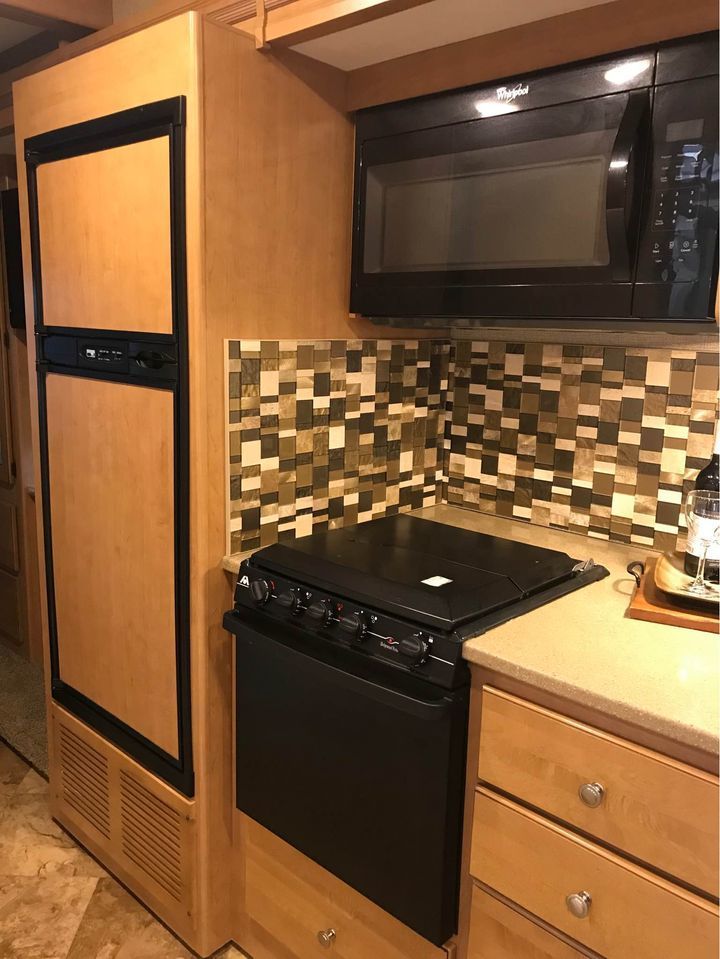 Photo 6 - 2017 Thor Class A Motorhome rental photo 8