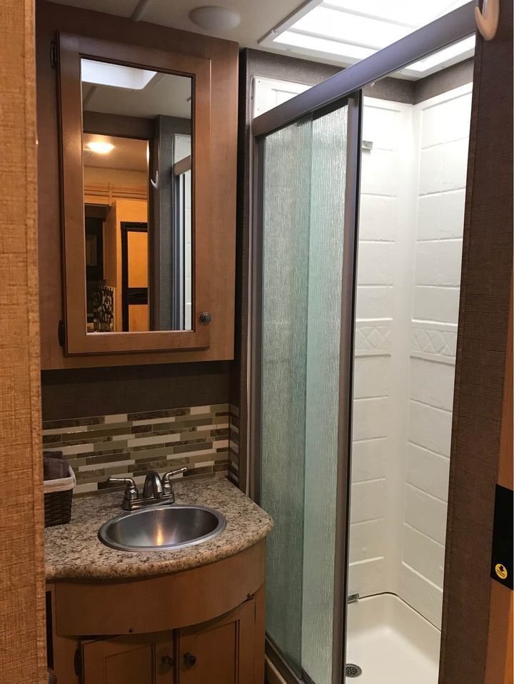 Photo 9 - 2017 Thor Class A Motorhome rental photo 11