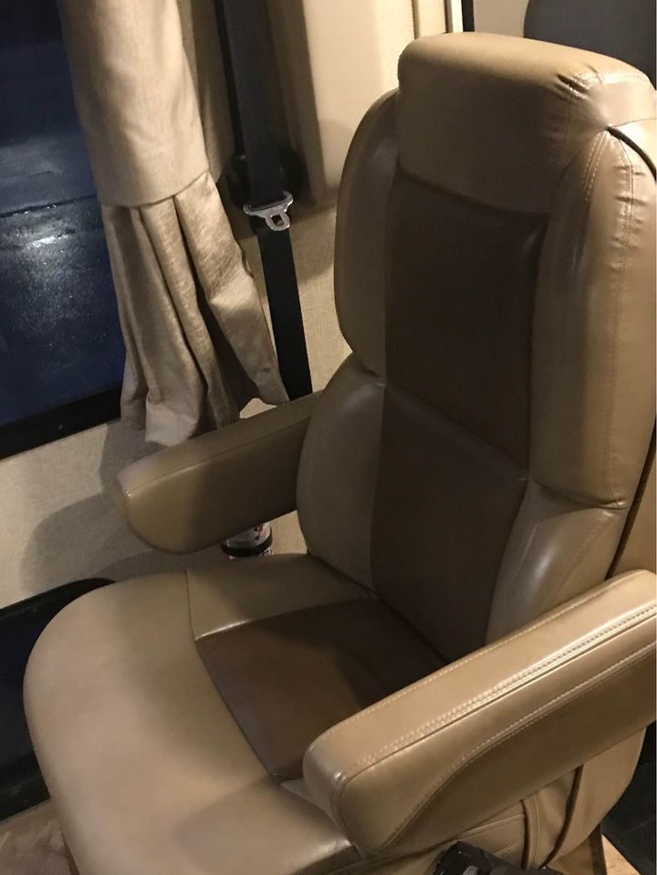 Photo 13 - 2017 Thor Class A Motorhome rental photo 15