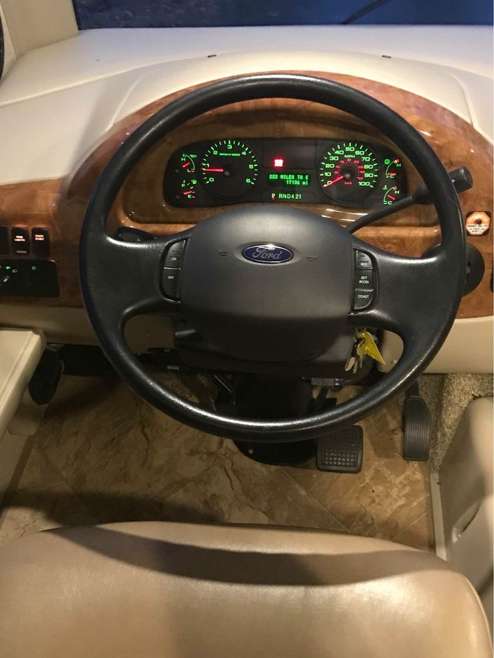 Photo 16 - 2017 Thor Class A Motorhome rental photo 18