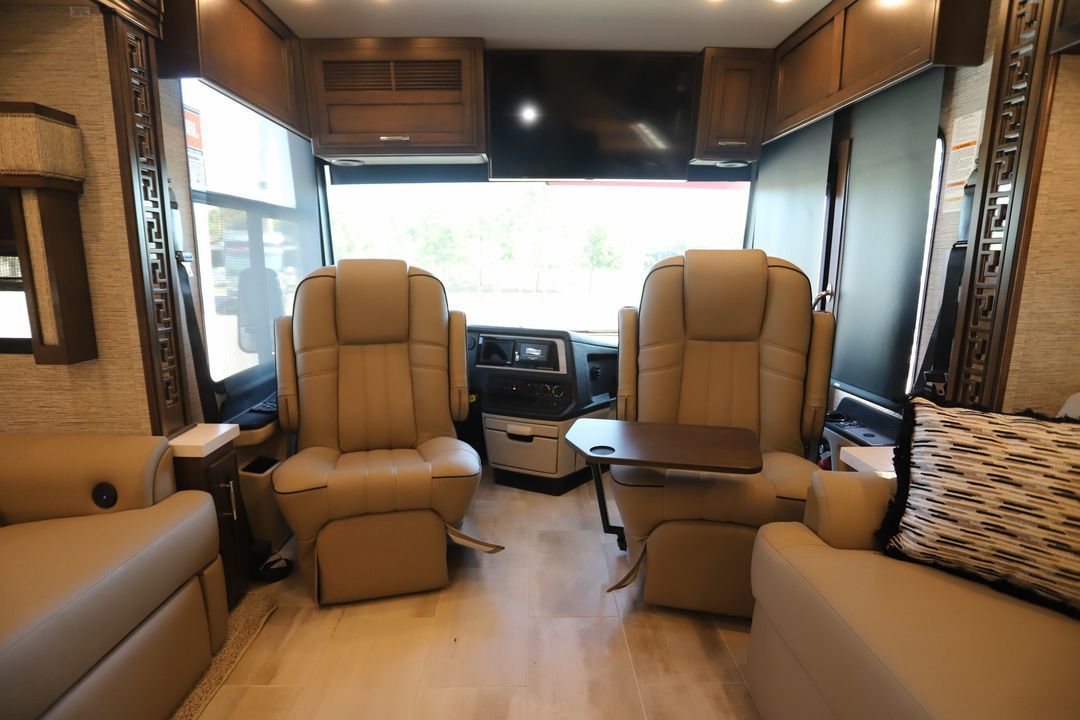 Photo 3 - 2017 Thor Class A Motorhome rental photo 19