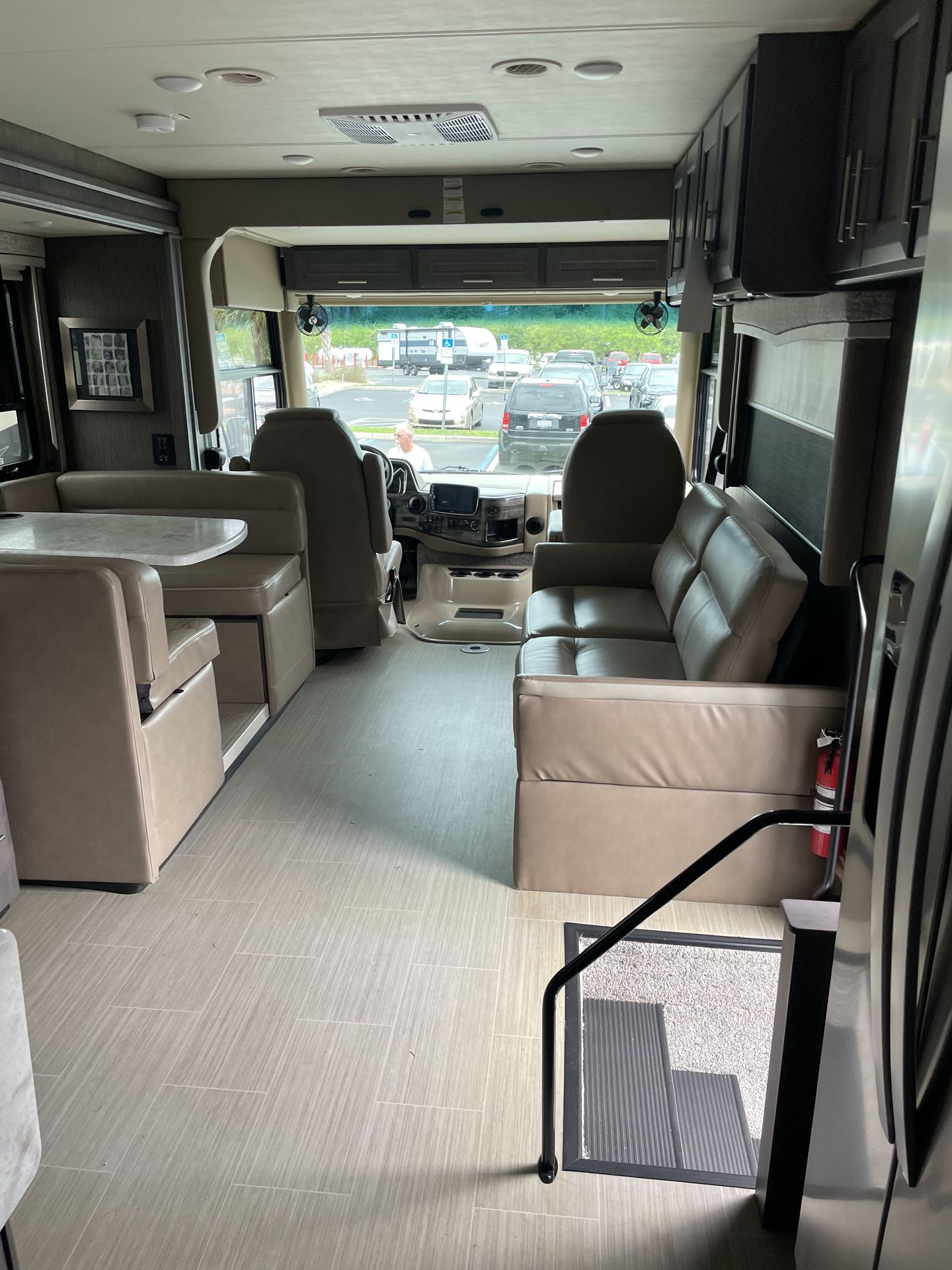 Photo 6 - 2021 Thor Motor Coach Class A Motorhome rental photo 8