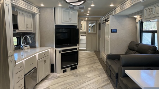 2022 Fleetwood Discovery 38N Class A Motorhome for rent in Waynesboro, PA