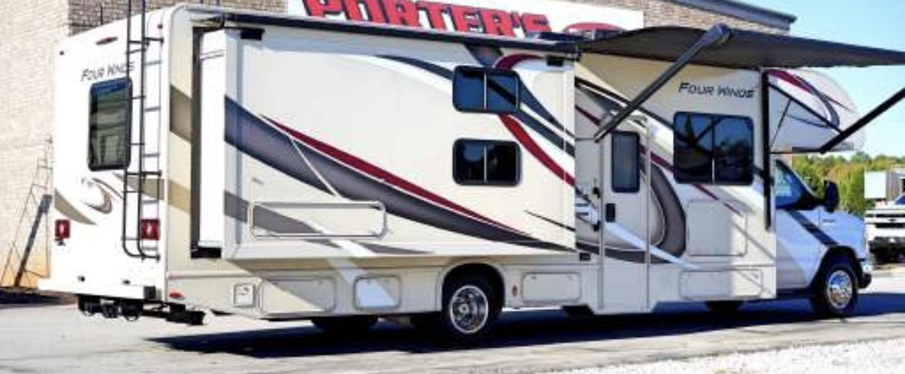 Photo 2 - 2019 Fourwinds Class C Motorhome rental photo 4