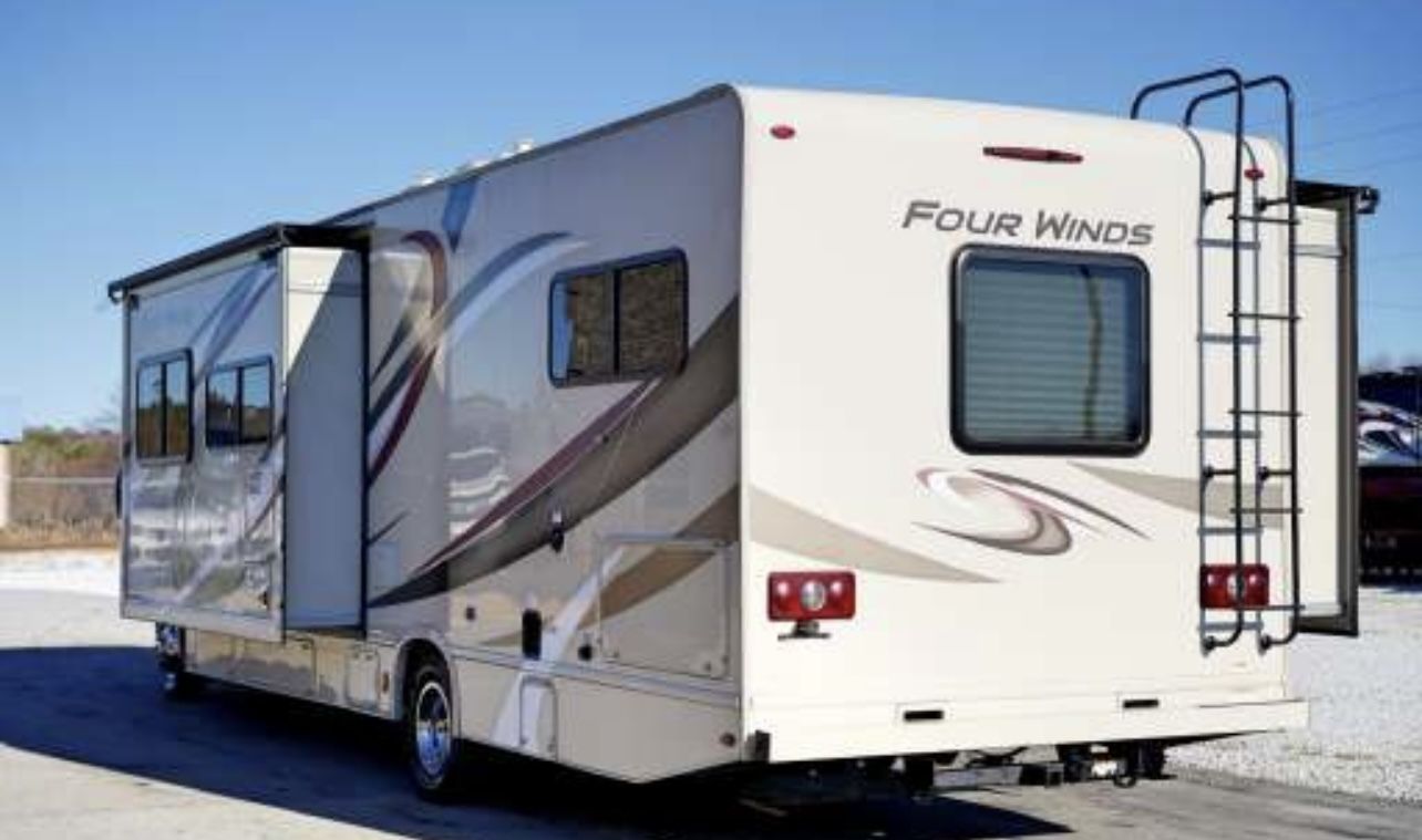 Photo 5 - 2019 Fourwinds Class C Motorhome rental photo 7