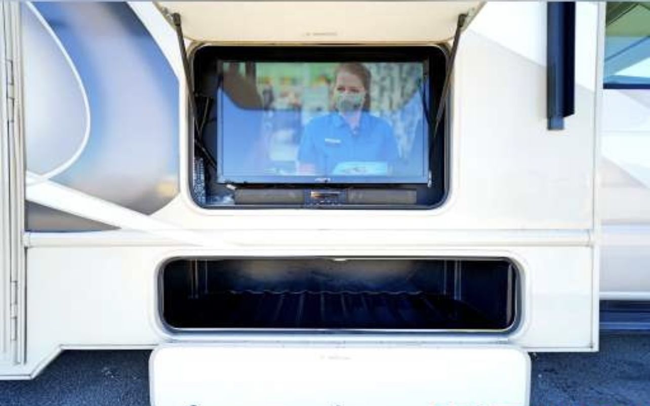 Photo 8 - 2019 Fourwinds Class C Motorhome rental photo 10