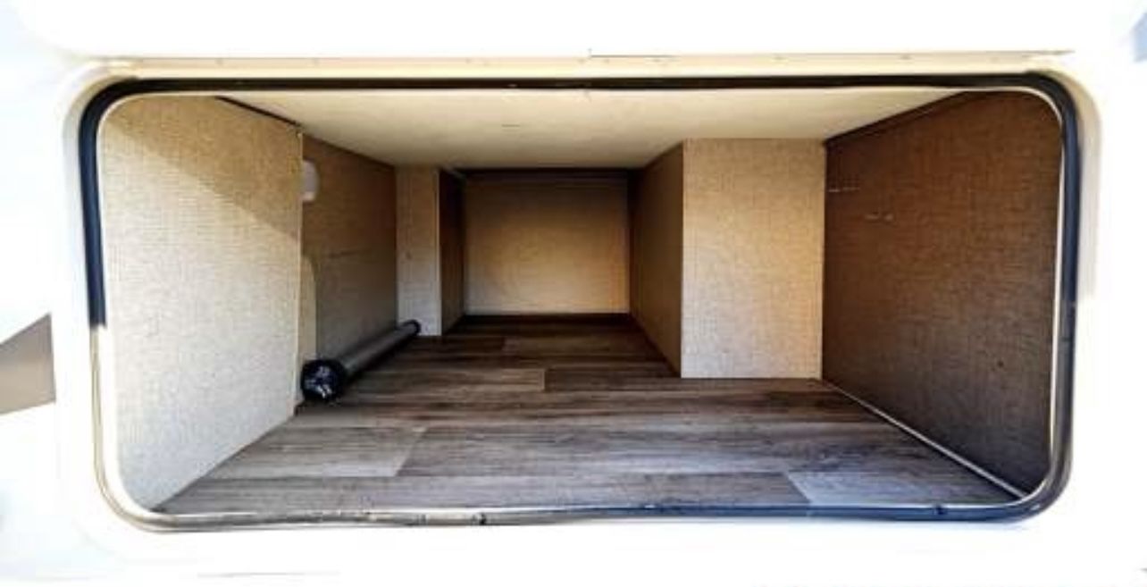 Photo 9 - 2019 Fourwinds Class C Motorhome rental photo 11