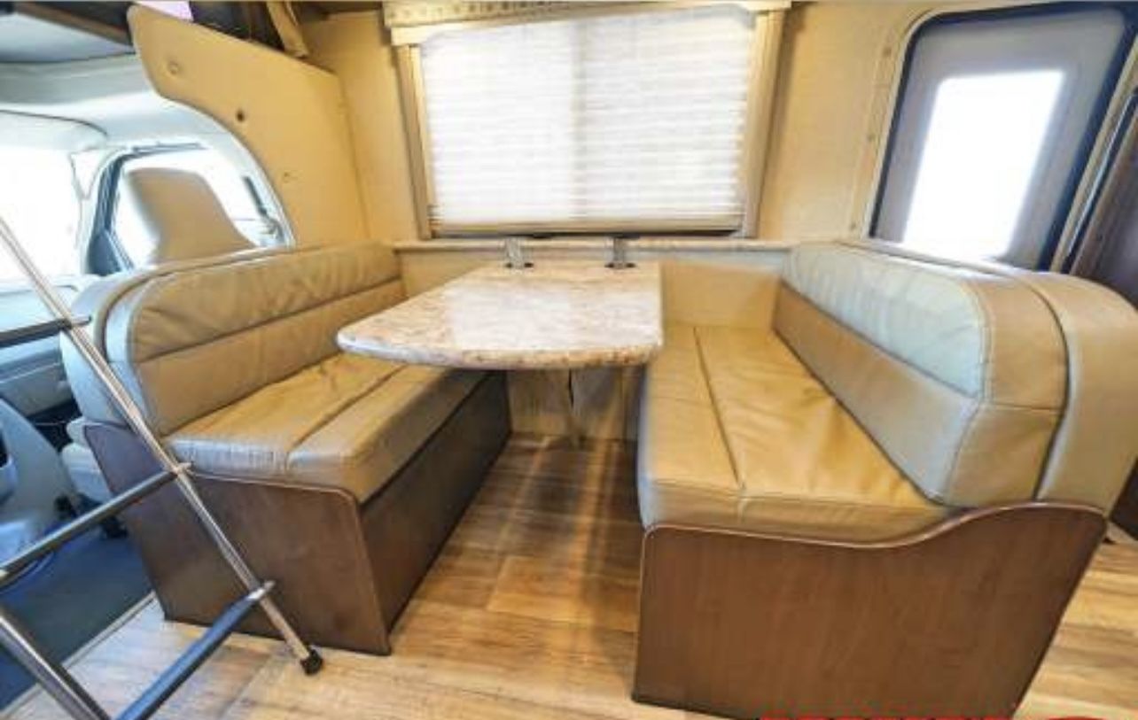 Photo 19 - 2019 Fourwinds Class C Motorhome rental photo 21