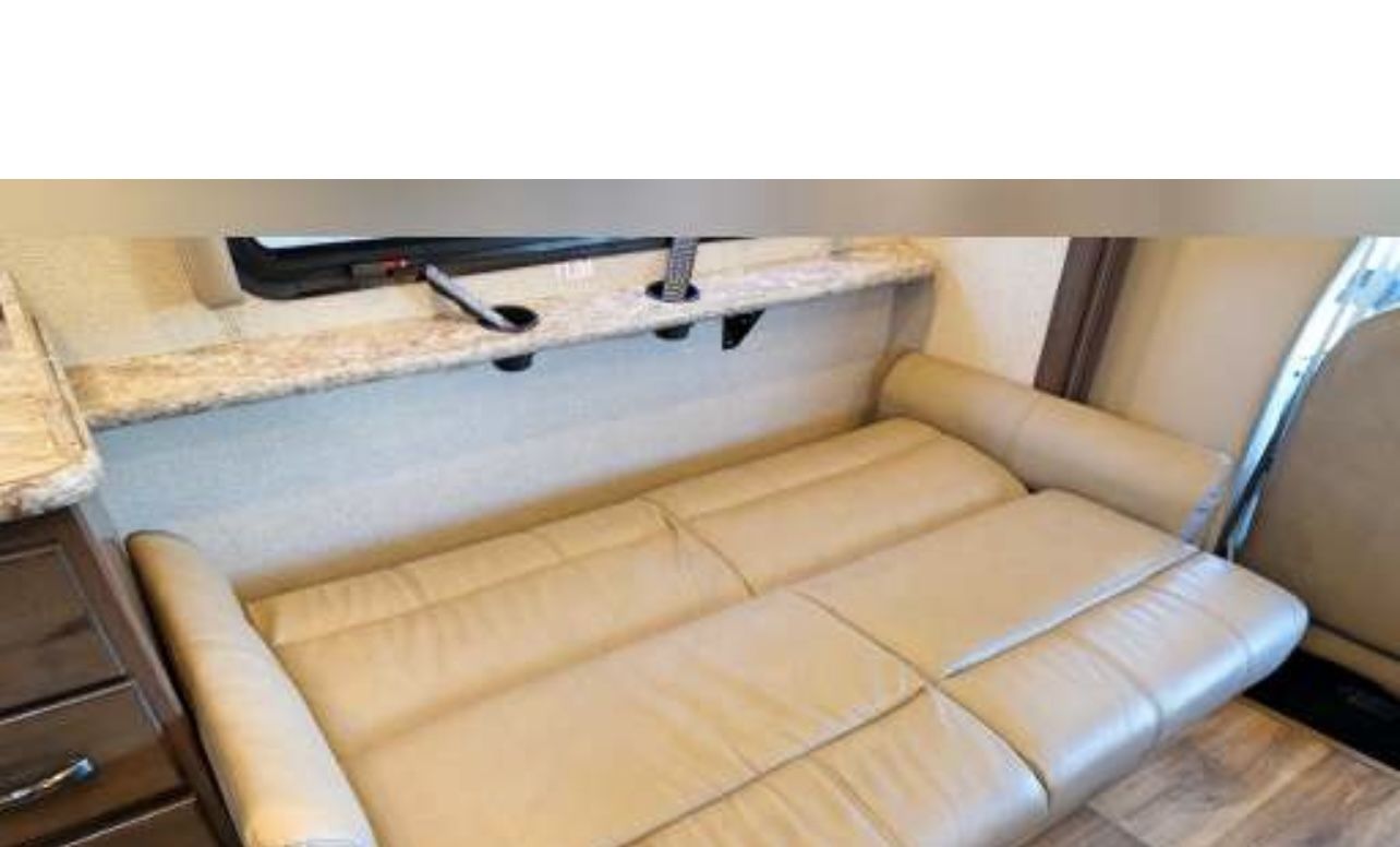 Photo 20 - 2019 Fourwinds Class C Motorhome rental photo 22