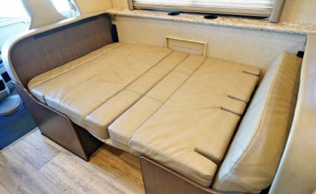 Photo 21 - 2019 Fourwinds Class C Motorhome rental photo 23
