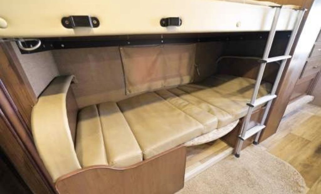 Photo 28 - 2019 Fourwinds Class C Motorhome rental photo 30