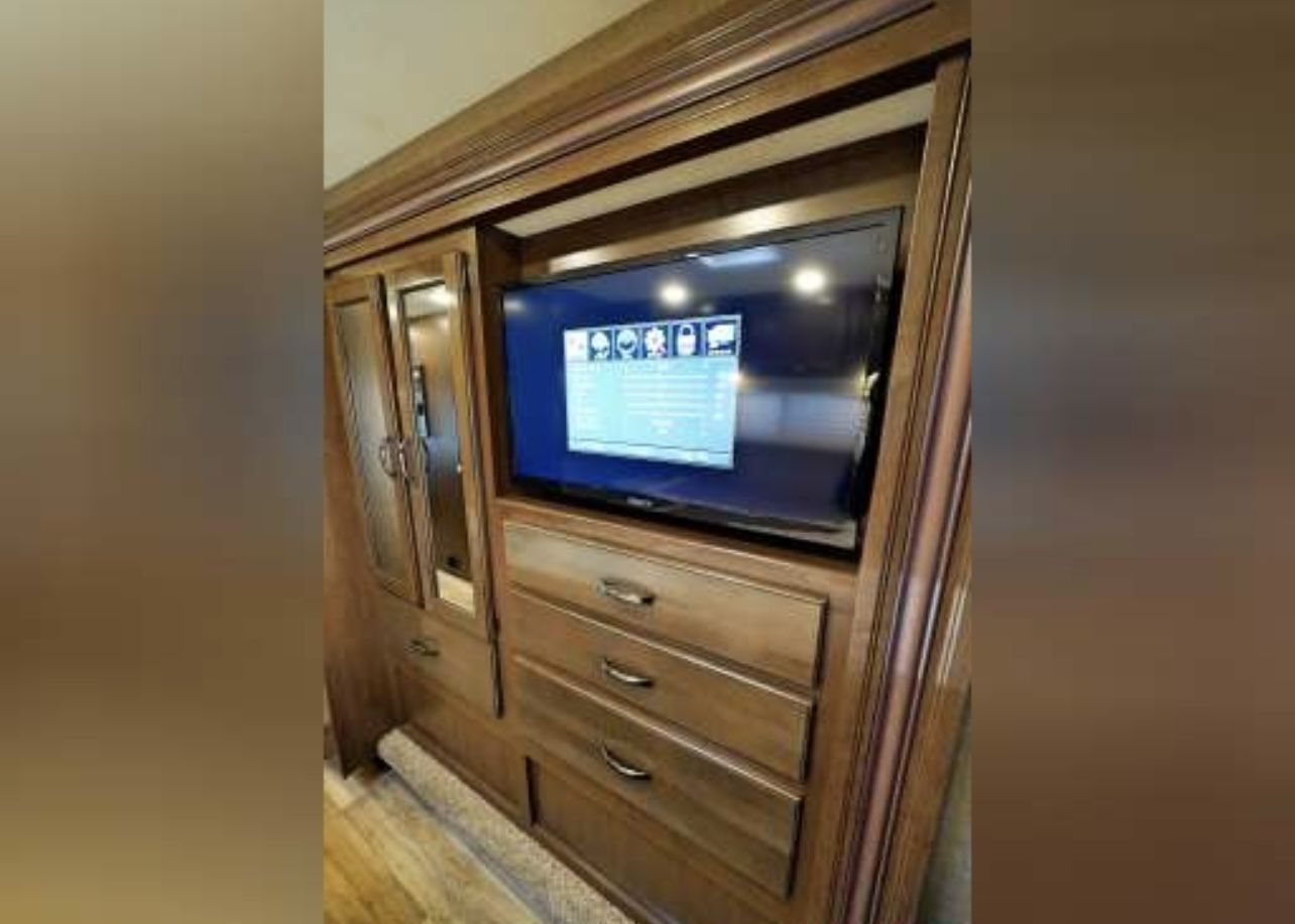 Photo 34 - 2019 Fourwinds Class C Motorhome rental photo 36
