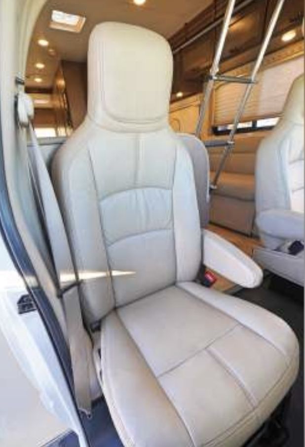 Photo 36 - 2019 Fourwinds Class C Motorhome rental photo 38