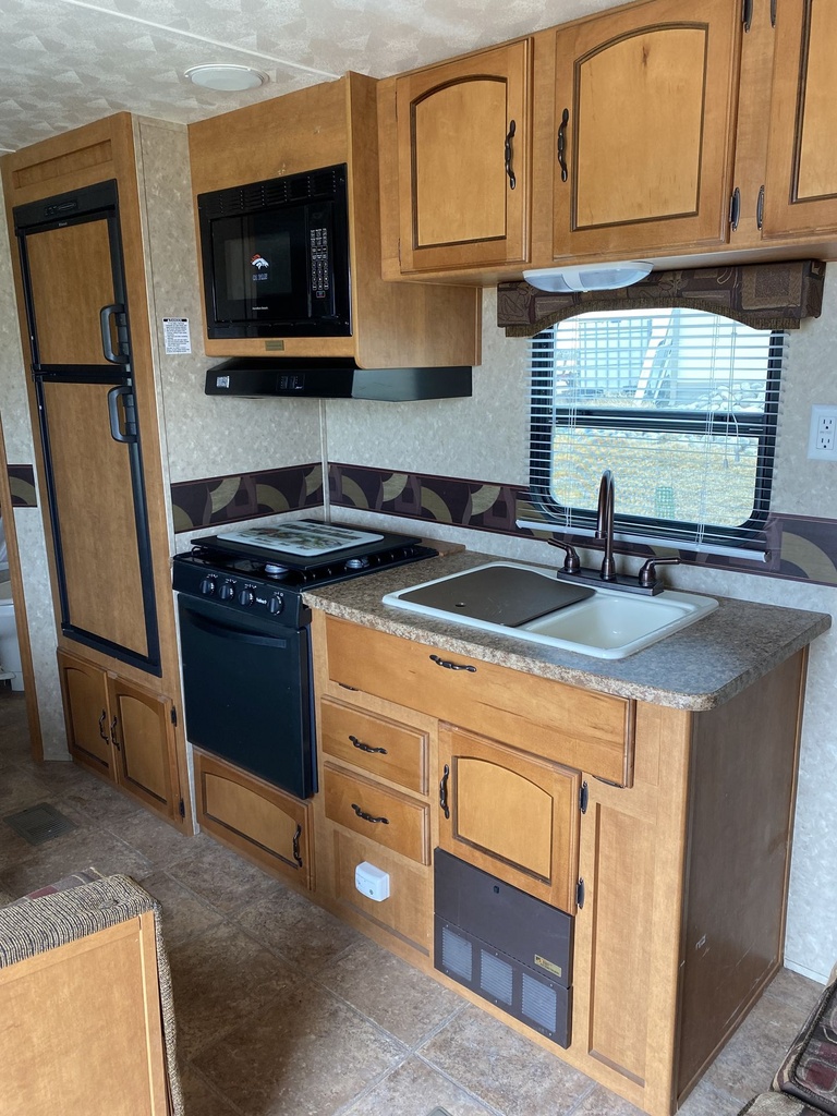 Photo 5 - 2011 Palomino Travel Trailer rental photo 7