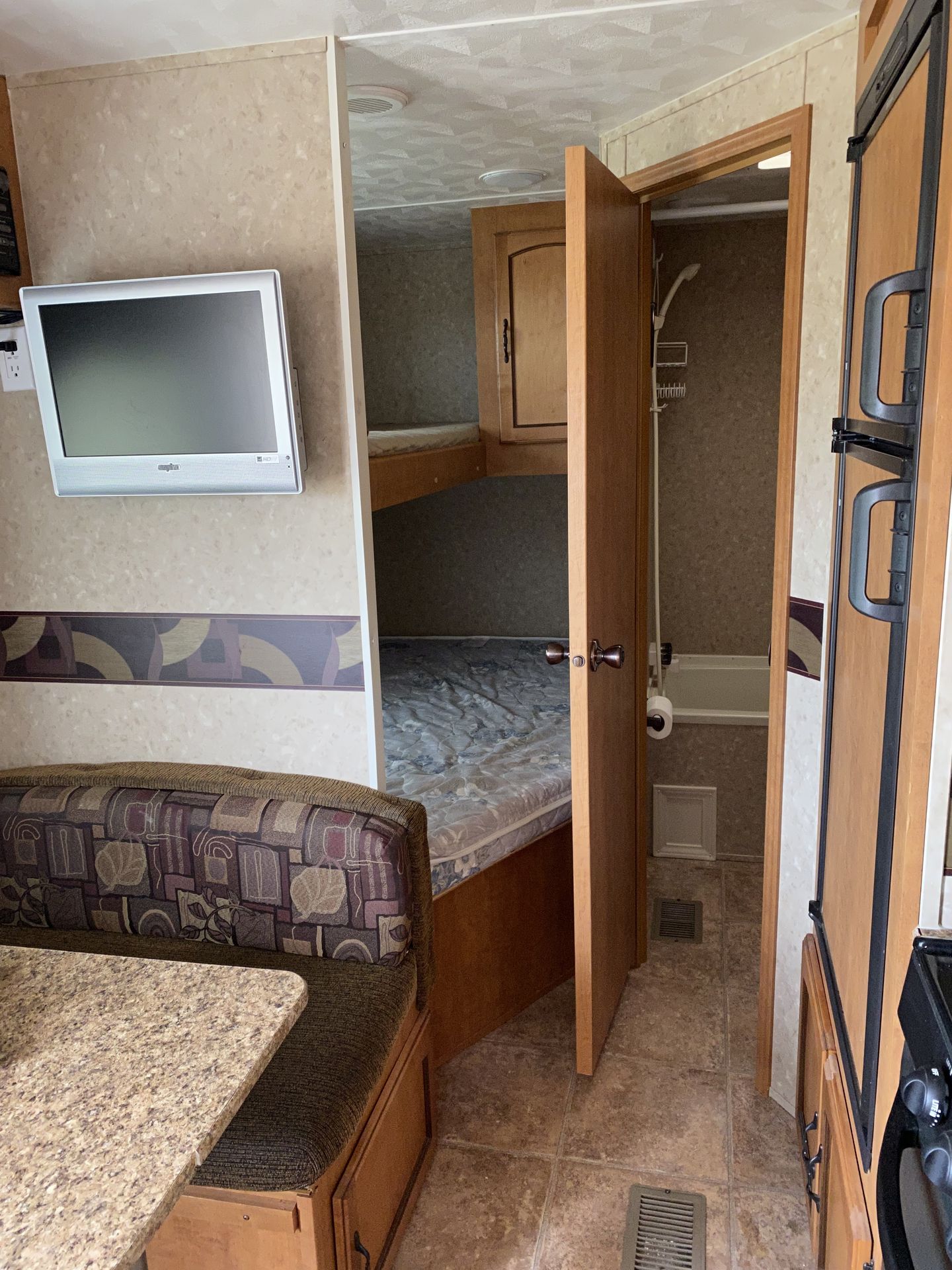 Photo 8 - 2011 Palomino Travel Trailer rental photo 10