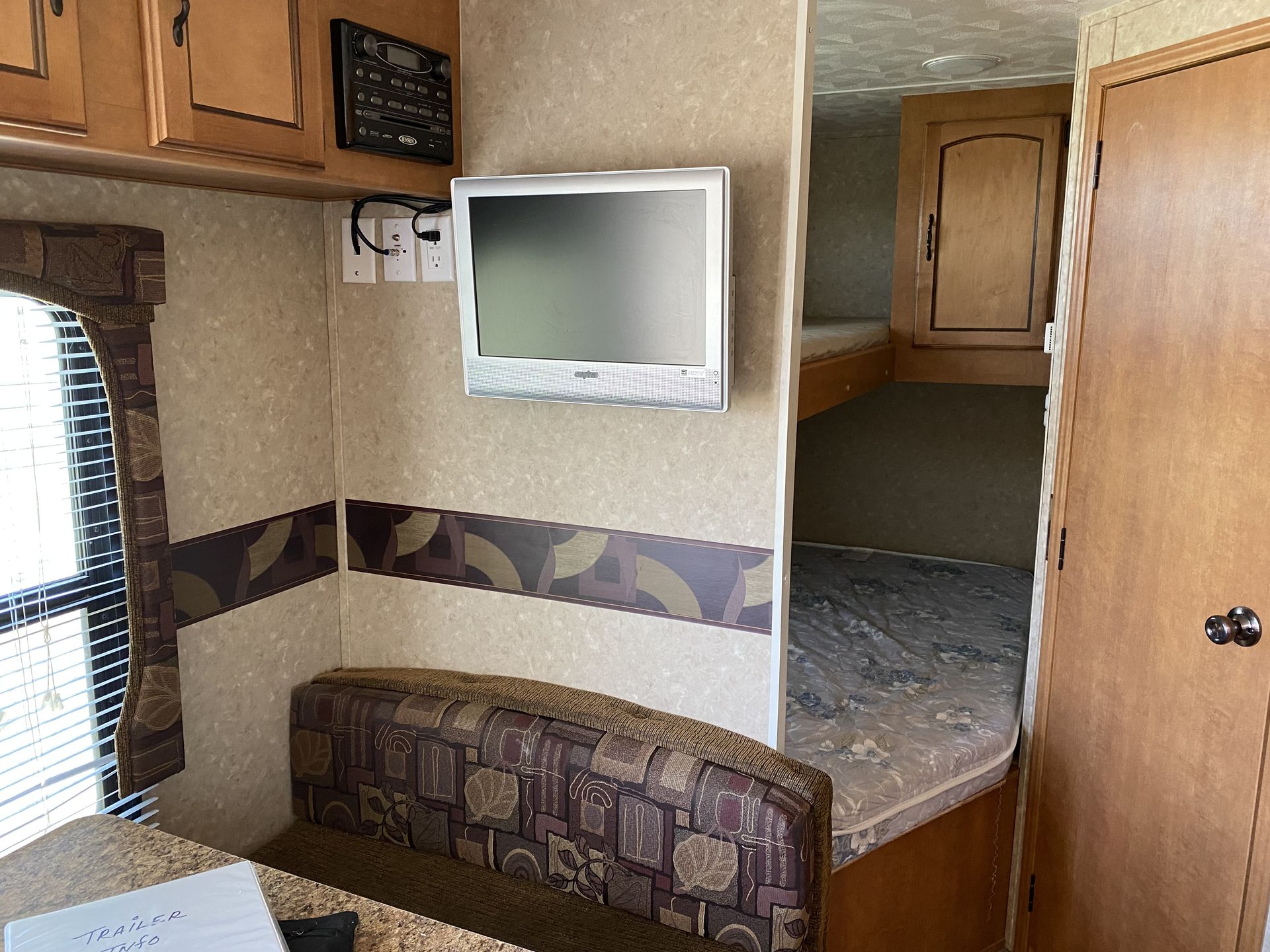 Photo 12 - 2011 Palomino Travel Trailer rental photo 20